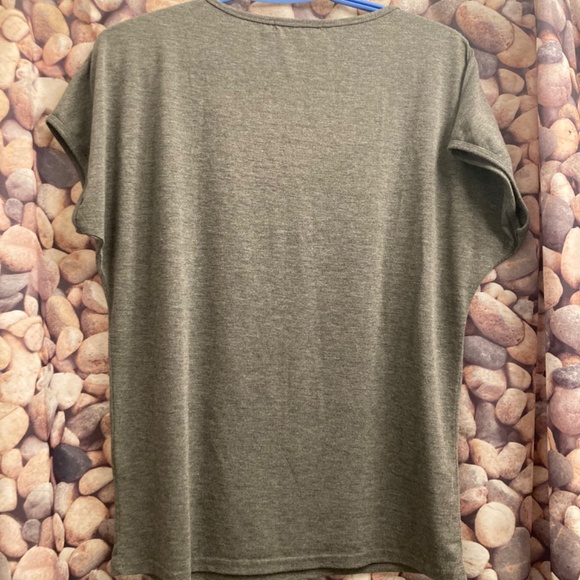 Mink Pink - grey Wolf print top -  size Small - Picture 3 of 5